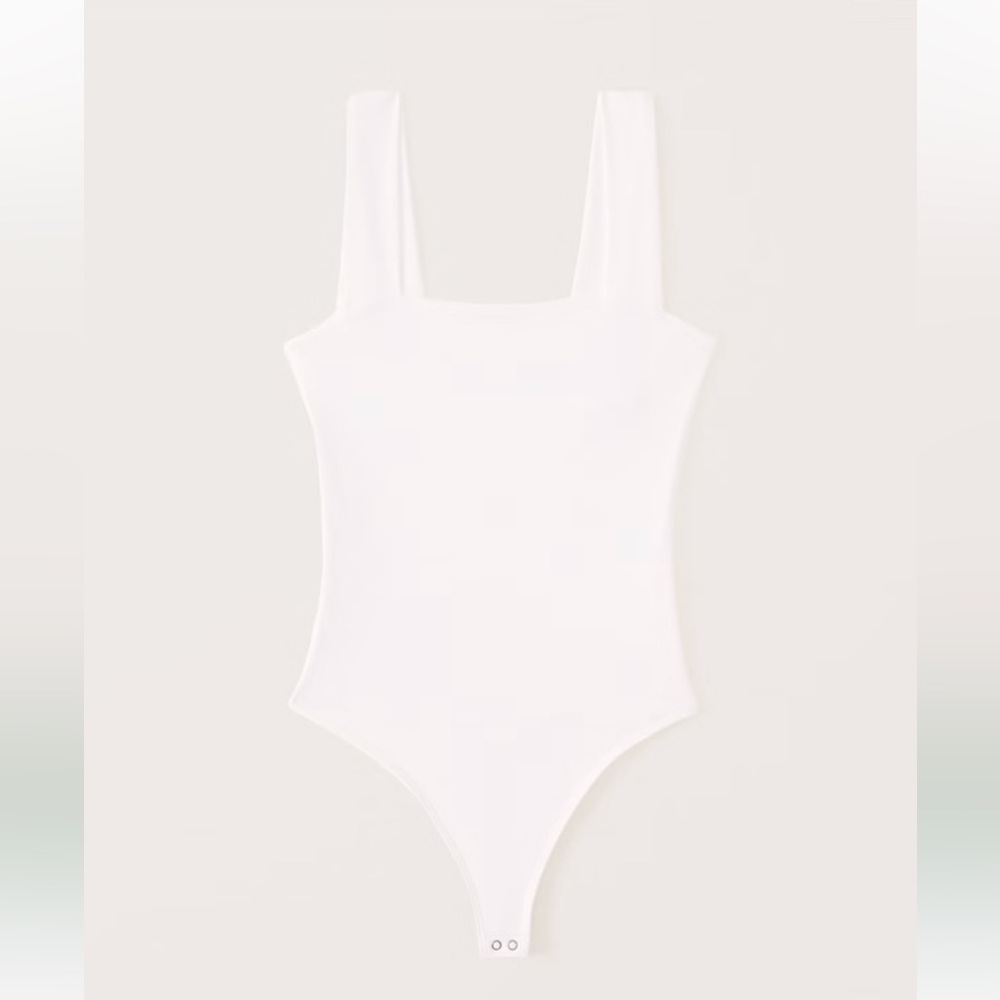 Abercrombie Women's
Double-Layered Seamless Fabric Squareneck Bodysuit medium